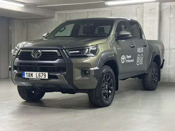 Toyota Hilux Invincible 2.8 Double Cab AT