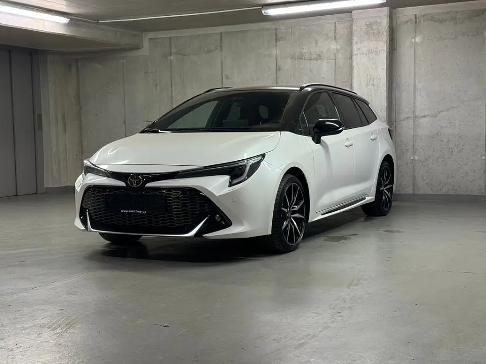 Toyota Corolla GR SPORT 1.8 Hybrid e-CVT GR Sport Touring Sport