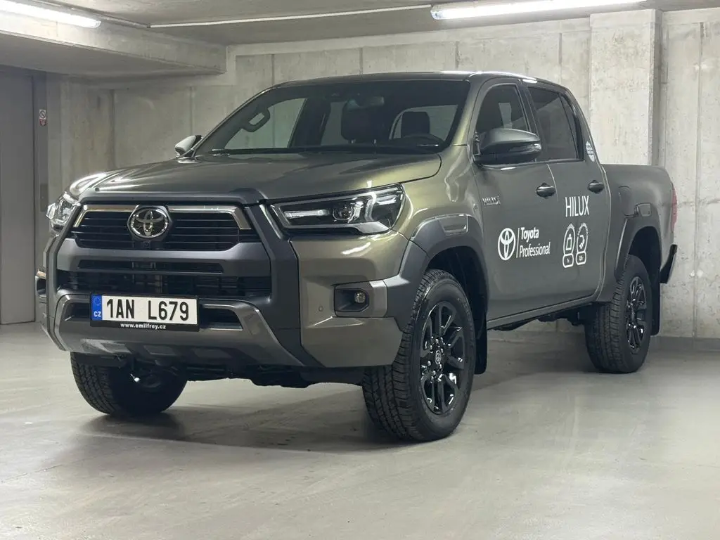 Toyota Hilux Invincible 2.8 Double Cab AT