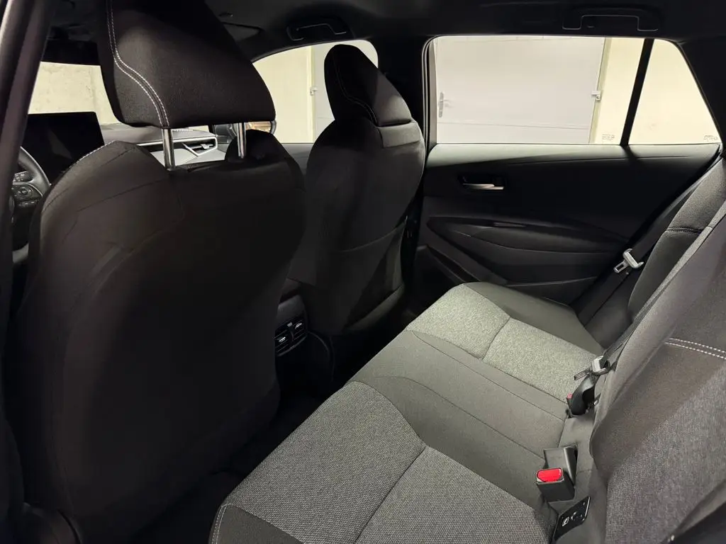 b3e998ef-3e6c-4fb4-aed2-3e7517ba04bf_09